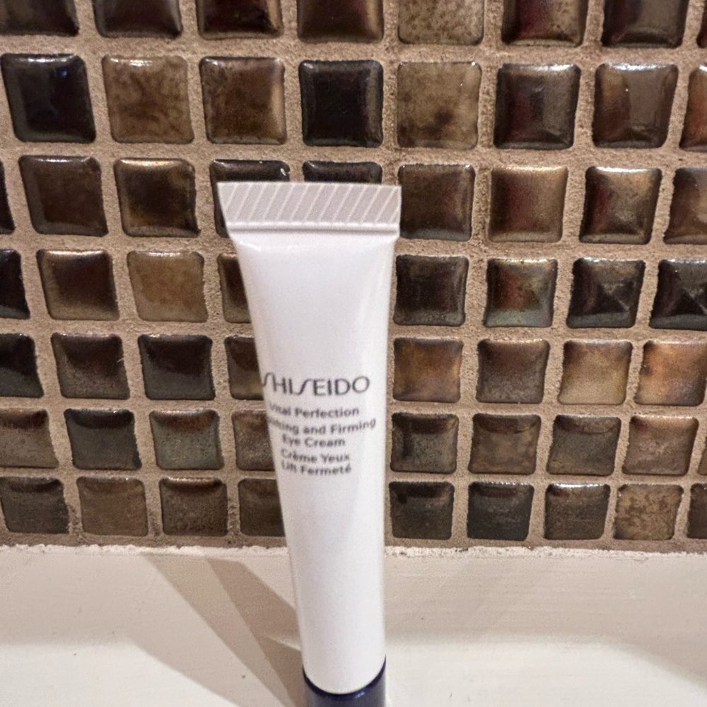 Shiseido Vital Perfection Uplifting and Firming Eye Cream